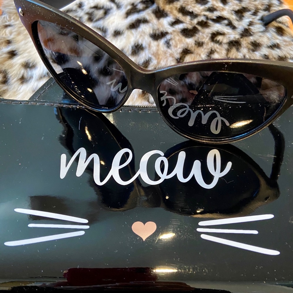 MEOW! Cute set of Black Sunglasses and Case